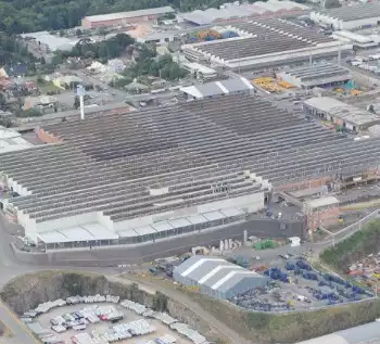 Complexo Industrial Composto de Áreas de Produção e Administrativas 